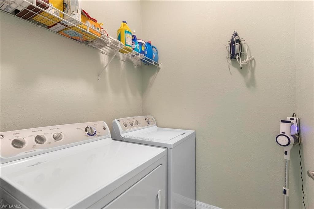 14598 Grapevine Dr, Naples, FL 34114-20