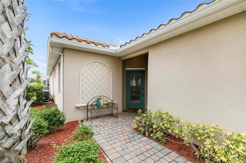 14598 Grapevine Dr, Naples, FL 34114-4