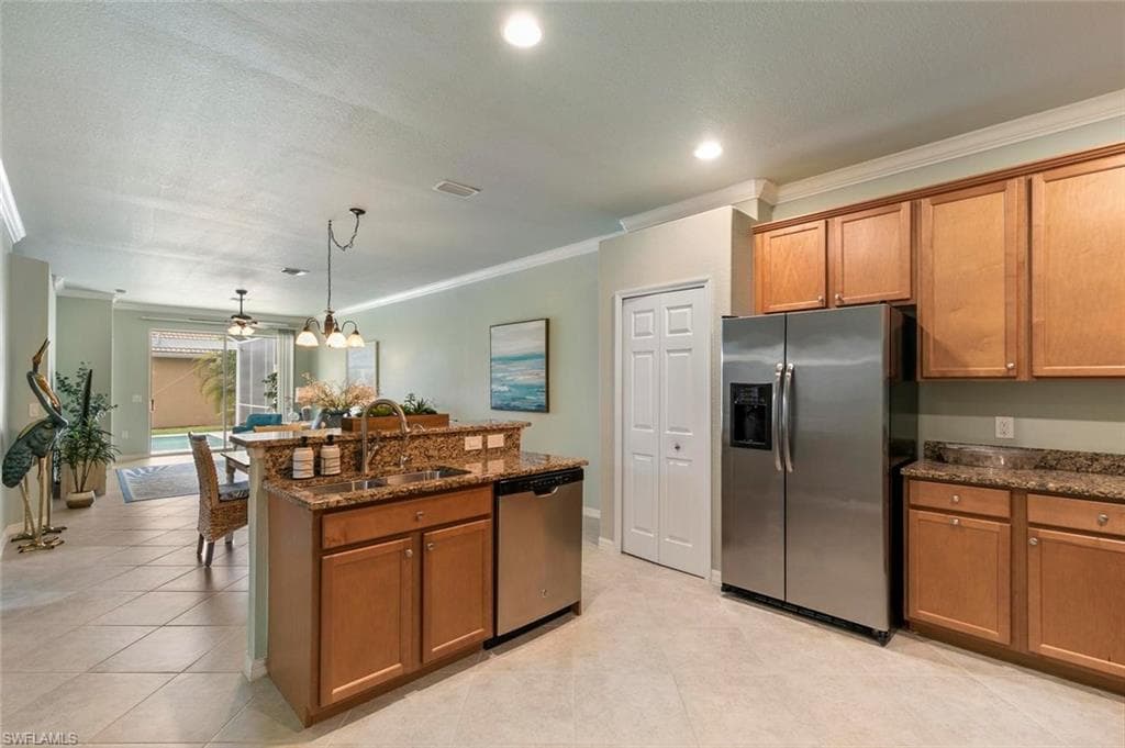 14598 Grapevine Dr, Naples, FL 34114-5