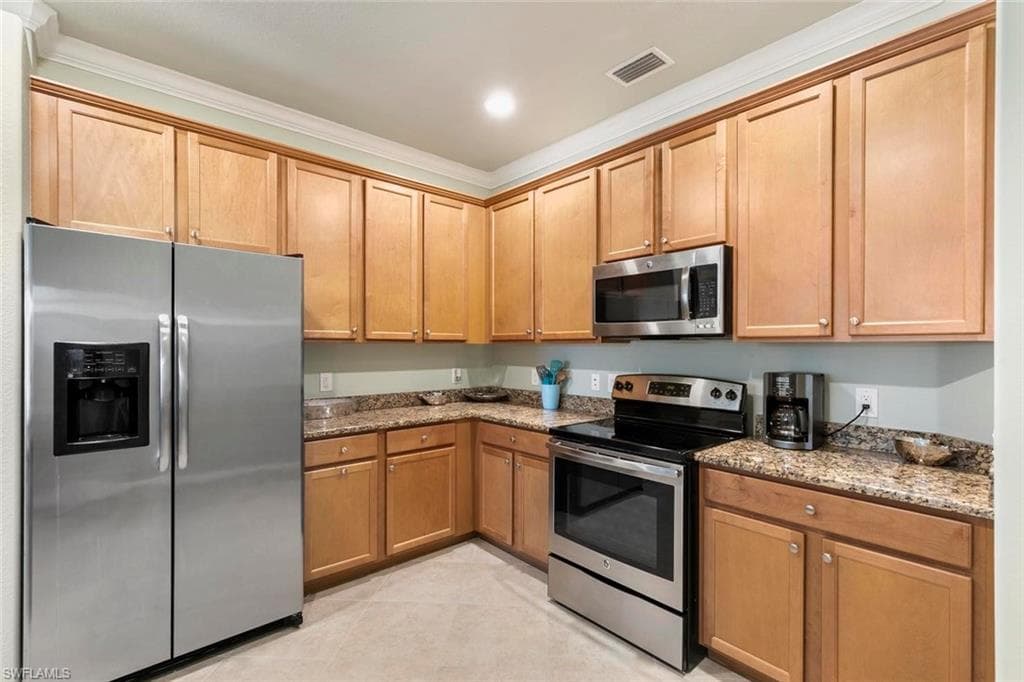 14598 Grapevine Dr, Naples, FL 34114-6
