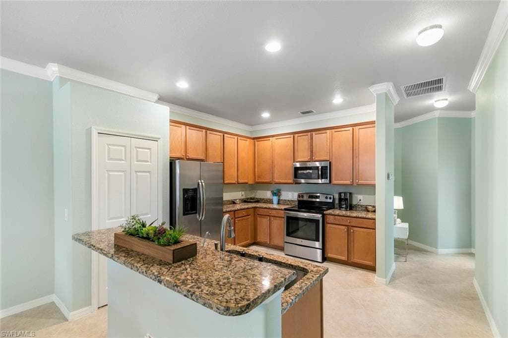 14598 Grapevine Dr, Naples, FL 34114-7