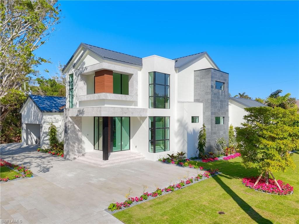 1800 Crayton Rd, Naples, FL 34102-2