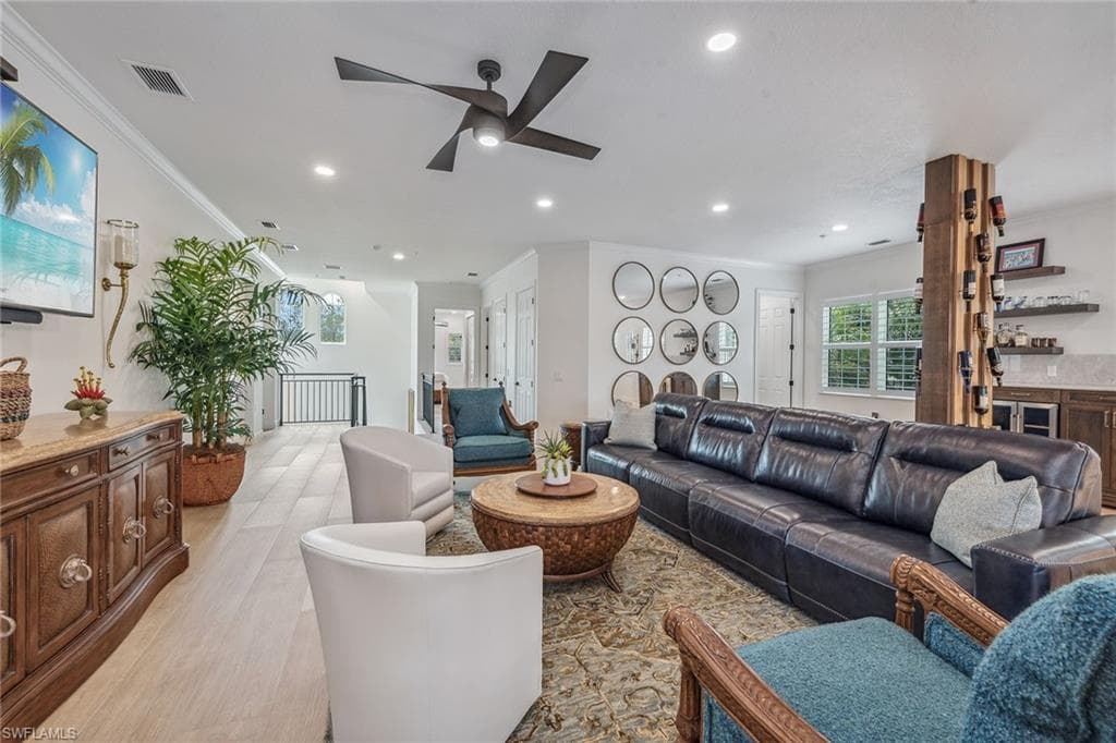 9213 Museo Cir 201, Naples, FL 34114-9
