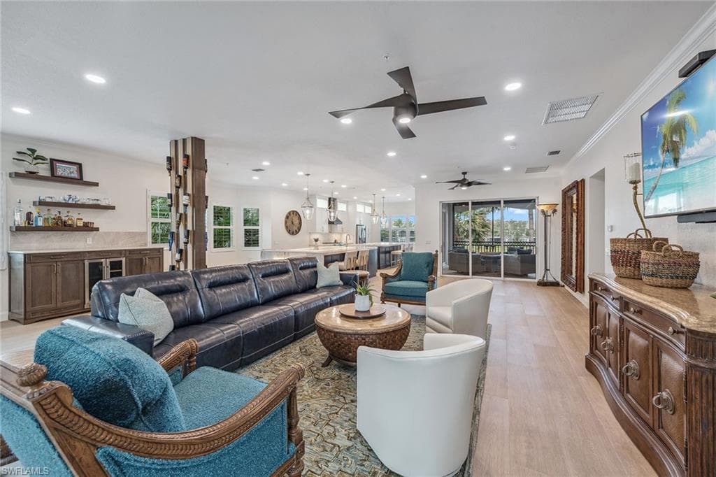 9213 Museo Cir 201, Naples, FL 34114-7