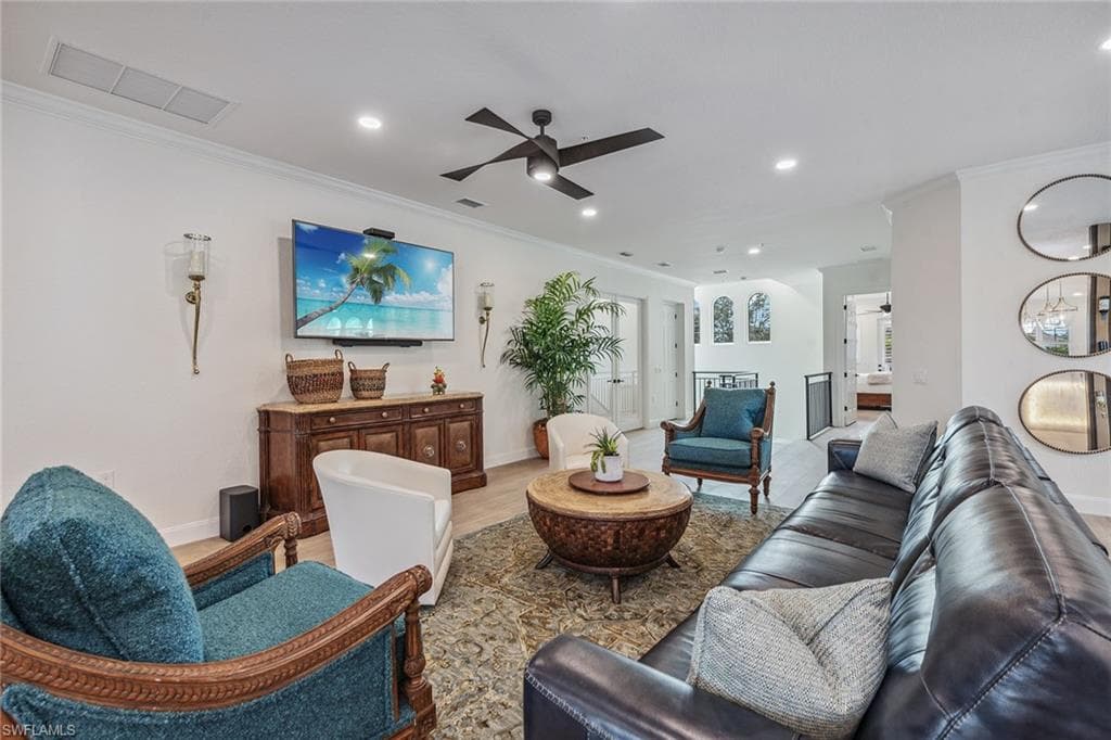 9213 Museo Cir 201, Naples, FL 34114-8