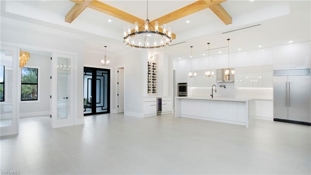 841 10th St NE, Naples, FL 34120-10
