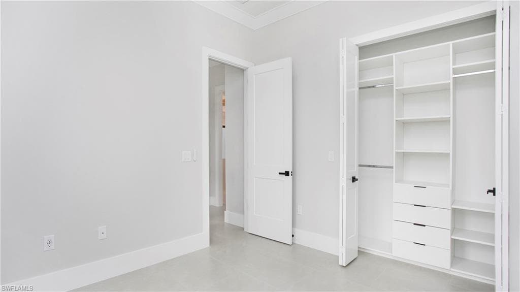 841 10th St NE, Naples, FL 34120-29