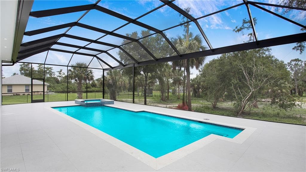 841 10th St NE, Naples, FL 34120-36