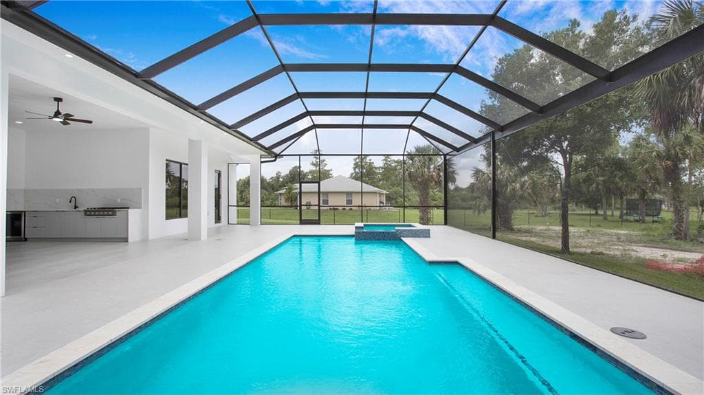 841 10th St NE, Naples, FL 34120-37