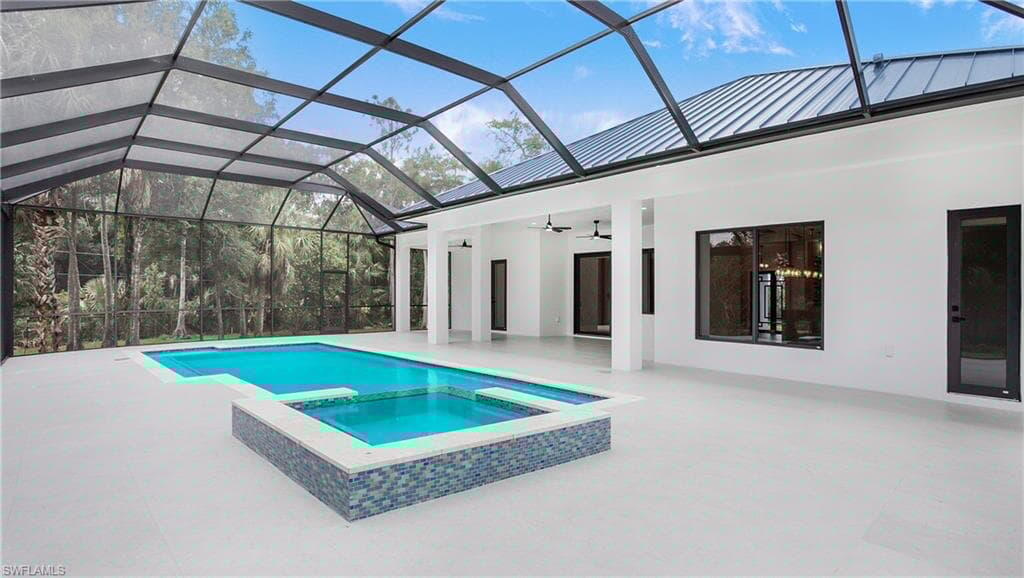 841 10th St NE, Naples, FL 34120-39