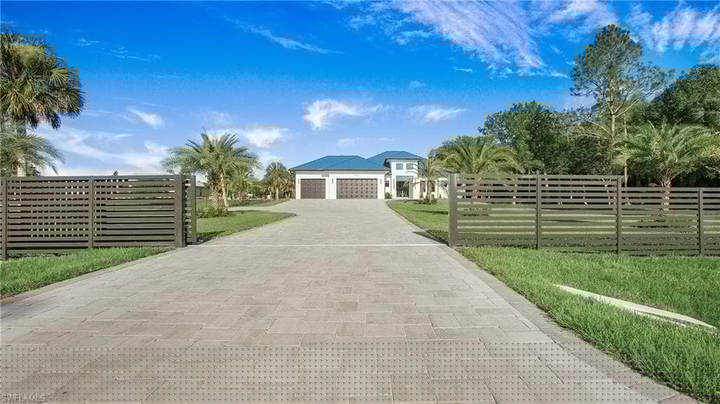 841 10th St NE, Naples, FL 34120-42