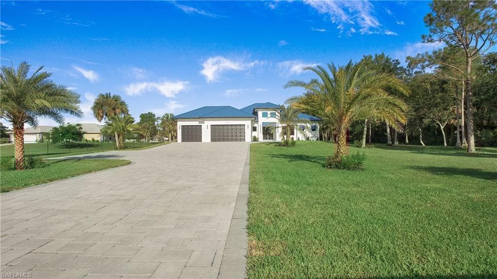 841 10th St NE, Naples, FL 34120-43