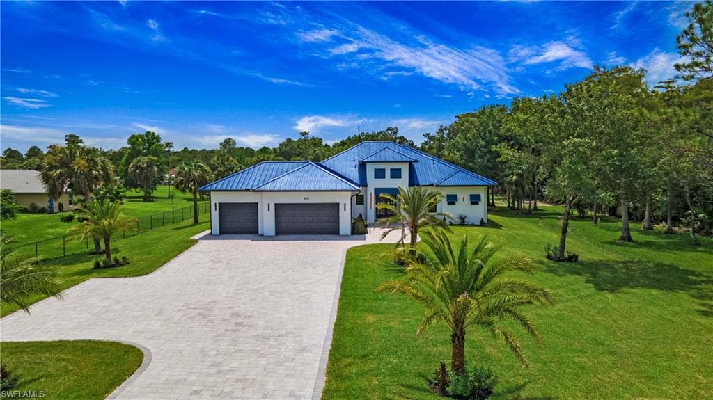 841 10th St NE, Naples, FL 34120-4