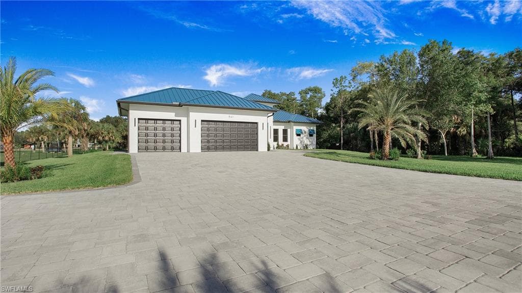 841 10th St NE, Naples, FL 34120-6