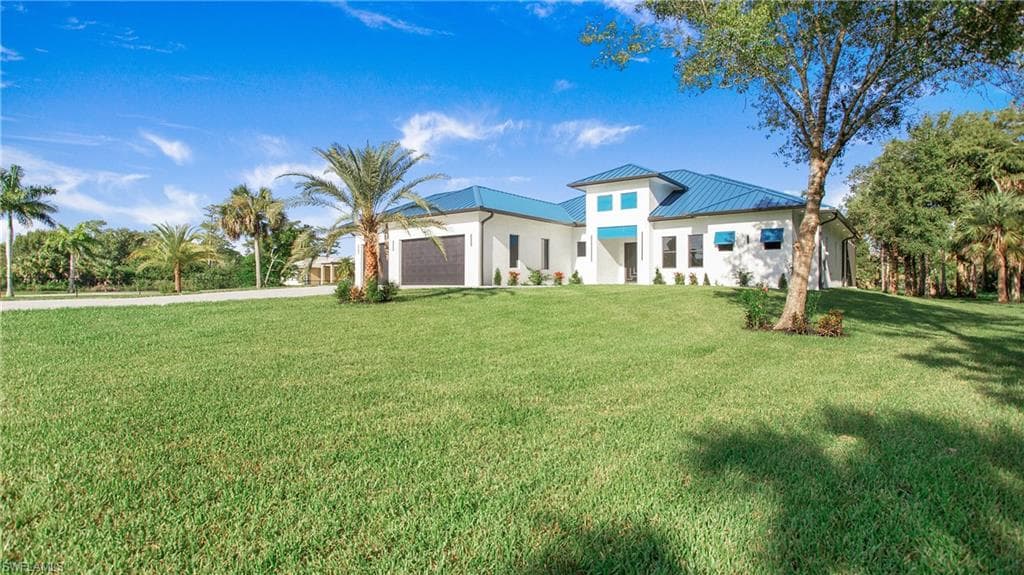 841 10th St NE, Naples, FL 34120-7