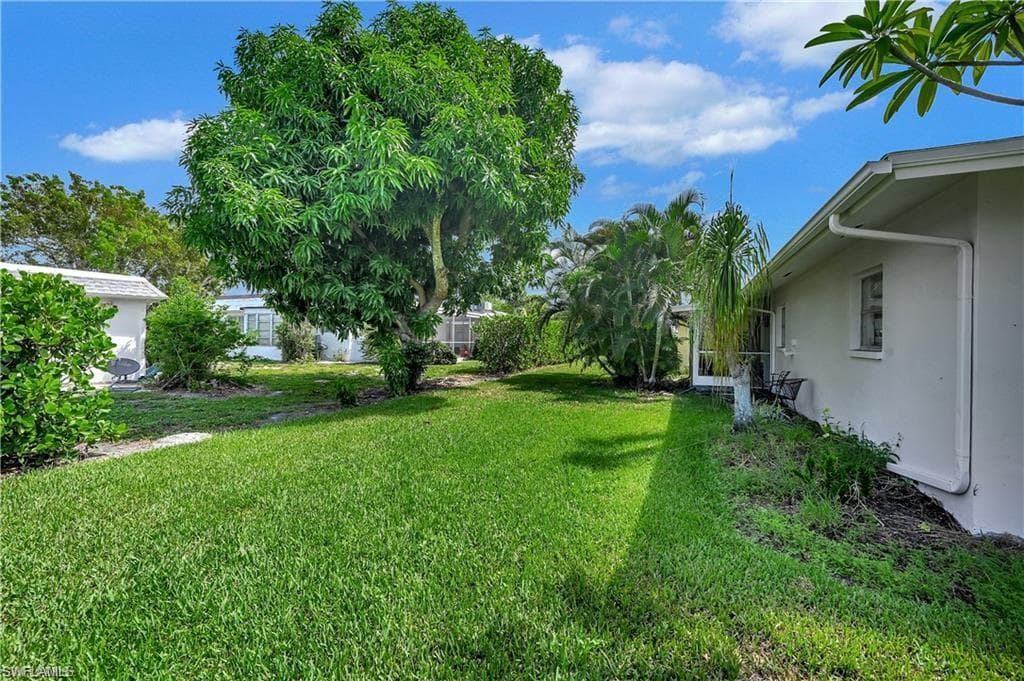 12 Crooked Ln 6, Naples, FL 34112-26