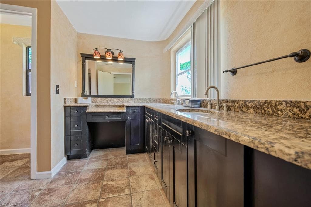 29 Caribbean Rd, Naples, FL 34108-15