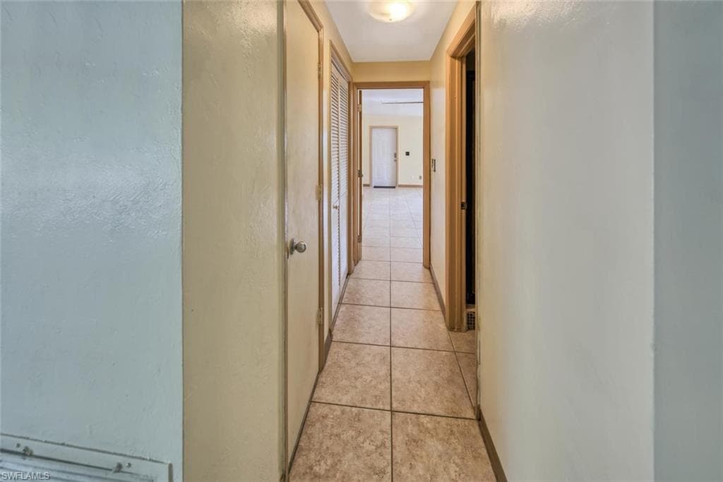 29 Caribbean Rd, Naples, FL 34108-22