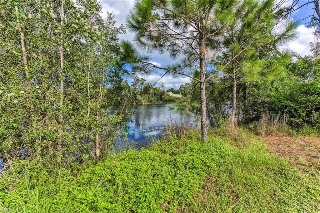 29 Caribbean Rd, Naples, FL 34108-3