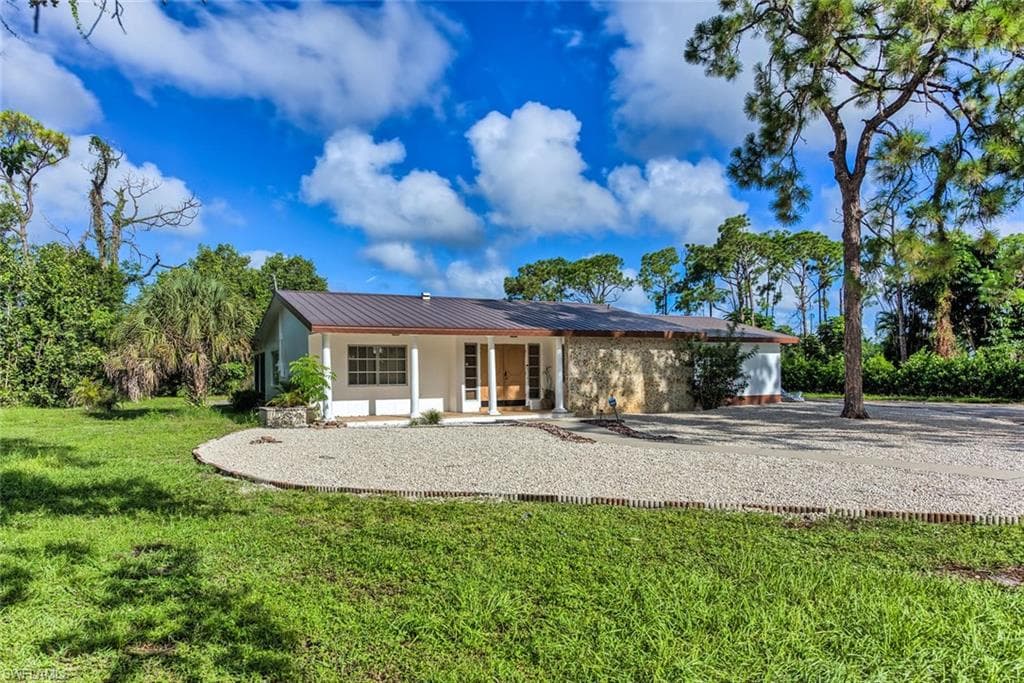 29 Caribbean Rd, Naples, FL 34108-4