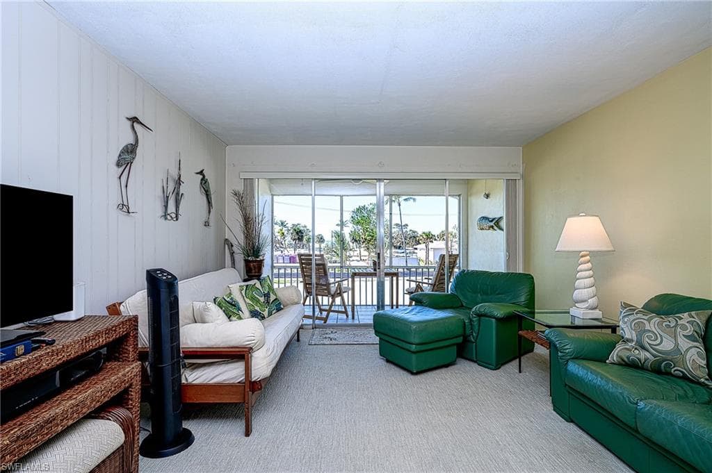 1550 Gulf Shore Blvd N W4, Naples, FL 34102-11