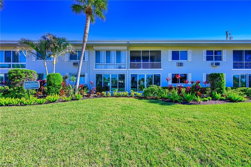 1550 Gulf Shore Blvd N W4, Naples, FL 34102-13