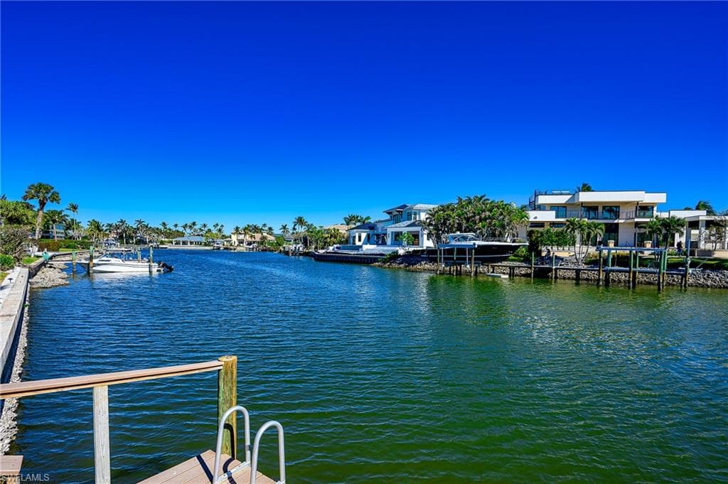 1550 Gulf Shore Blvd N W4, Naples, FL 34102-15