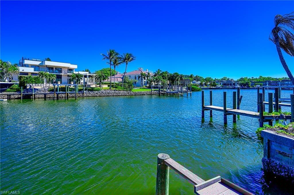 1550 Gulf Shore Blvd N W4, Naples, FL 34102-16