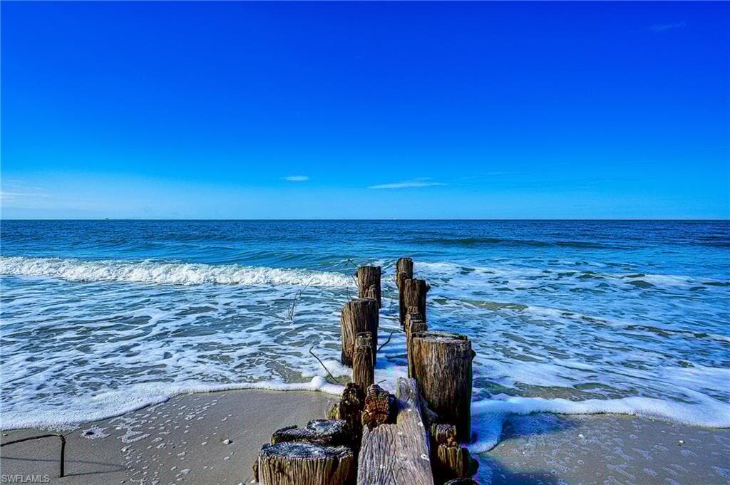 1550 Gulf Shore Blvd N W4, Naples, FL 34102-17