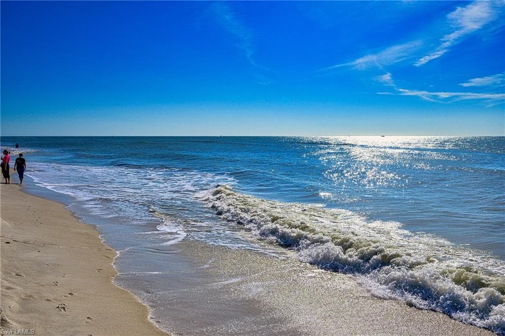 1550 Gulf Shore Blvd N W4, Naples, FL 34102-19