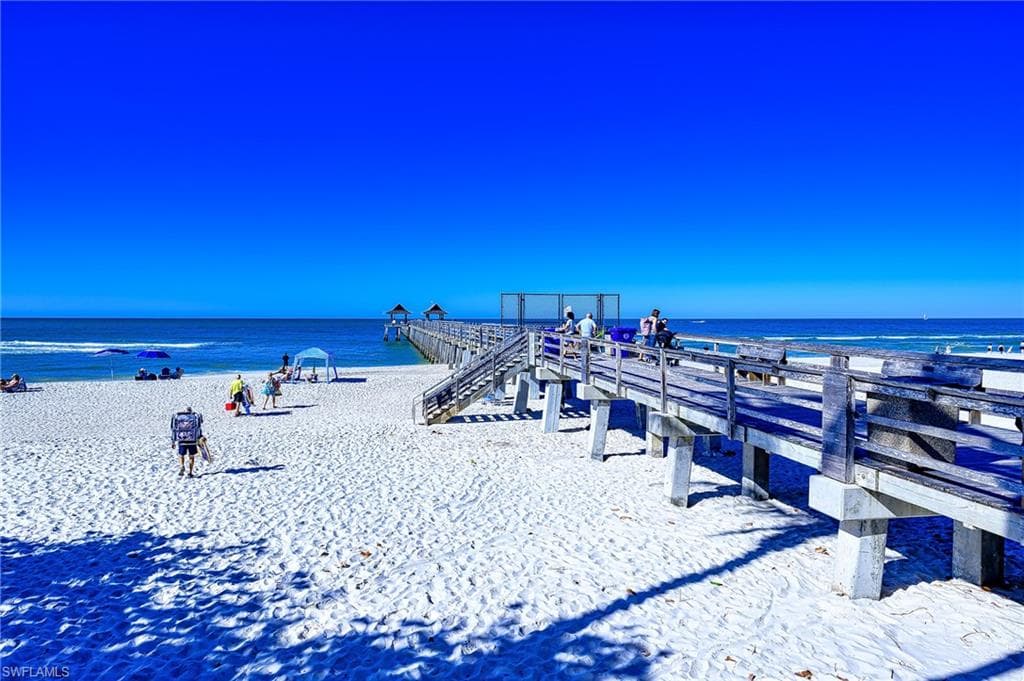 1550 Gulf Shore Blvd N W4, Naples, FL 34102-20
