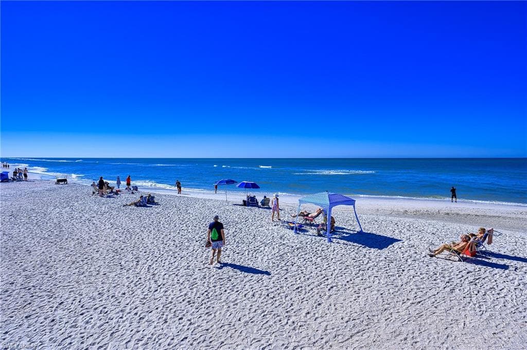 1550 Gulf Shore Blvd N W4, Naples, FL 34102-21