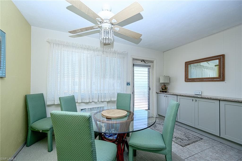 1550 Gulf Shore Blvd N W4, Naples, FL 34102-7