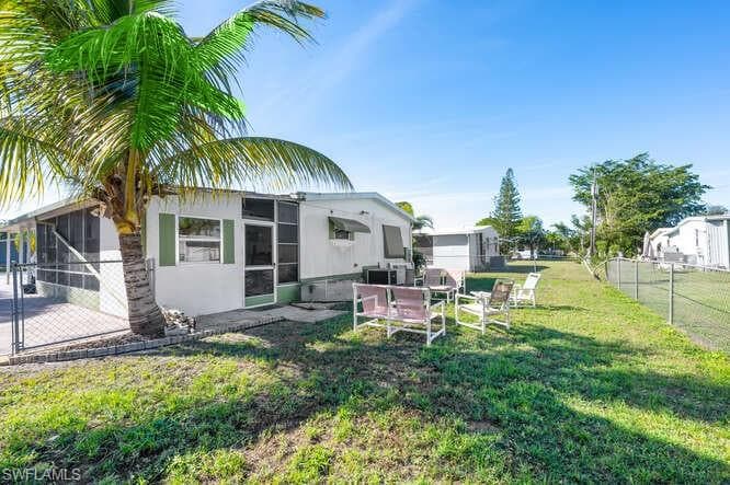 131 Grassy Key Ln 44, Naples, FL 34114-27