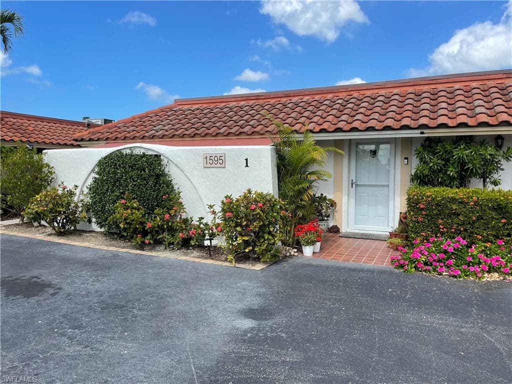 1595 Curlew Ave 1, Naples, FL 34102-1