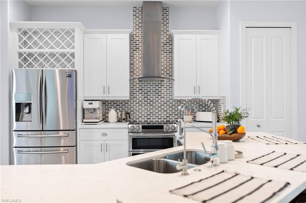 2112 16th St NE, Naples, FL 34120-8