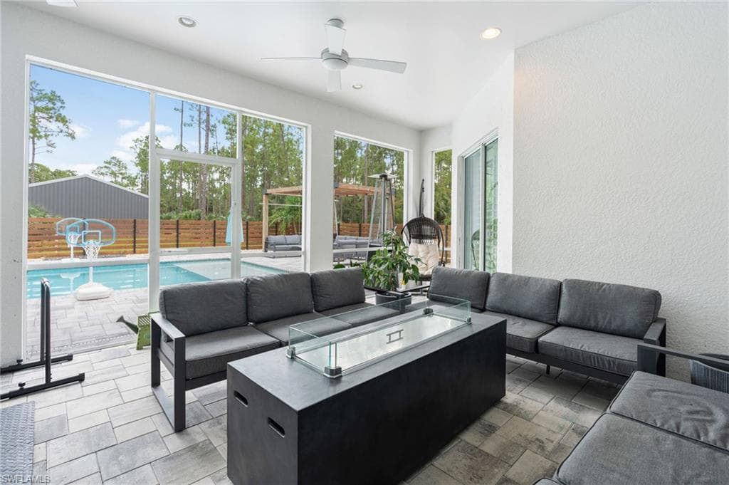 2112 16th St NE, Naples, FL 34120-24
