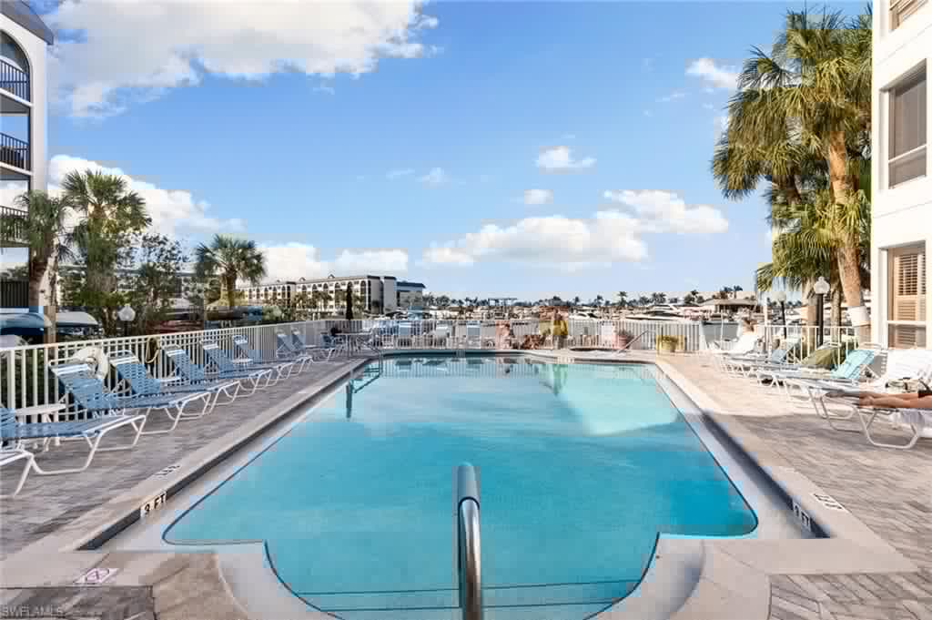 991 Barfield Dr 304, Marco Island, FL 34145-32