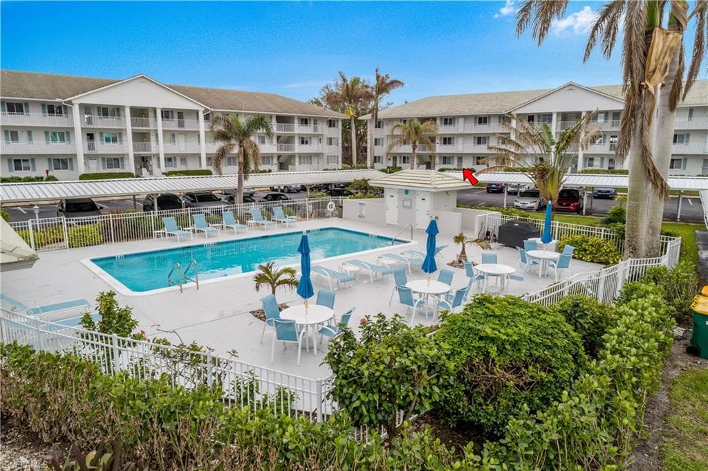 10682 Gulf Shore Dr C102, Naples, FL 34108-9