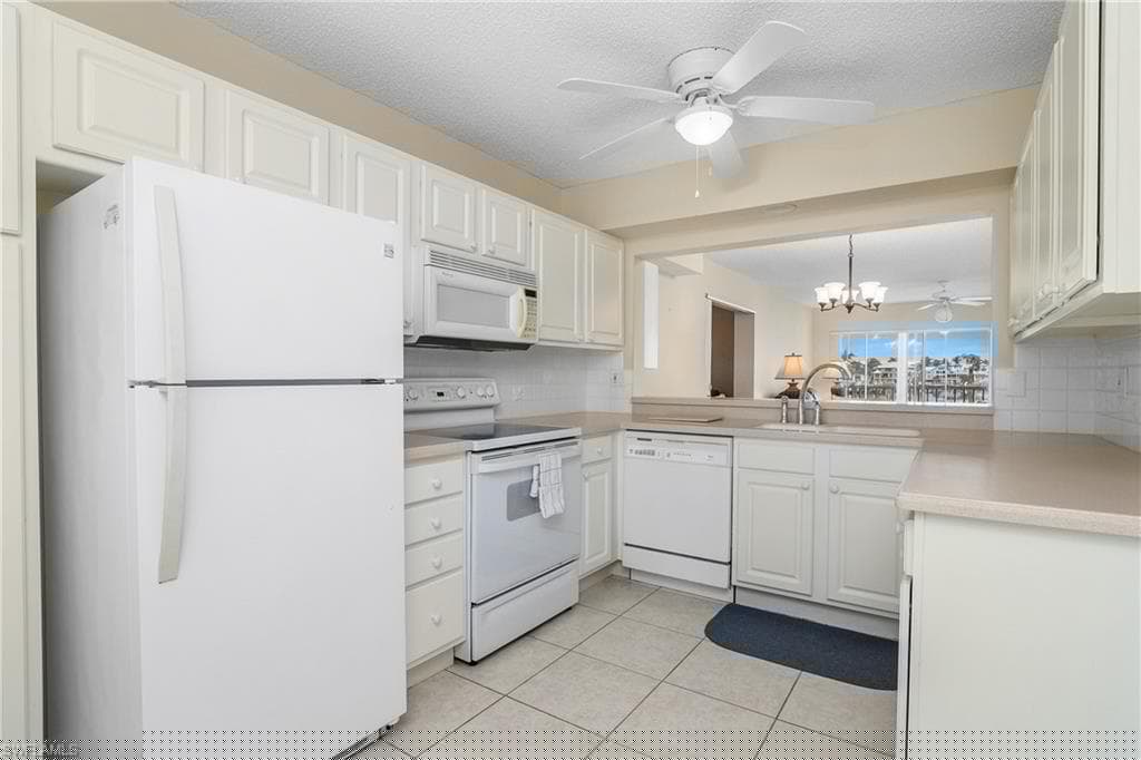 10682 Gulf Shore Dr C102, Naples, FL 34108-10