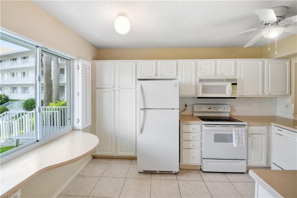 10682 Gulf Shore Dr C102, Naples, FL 34108-11