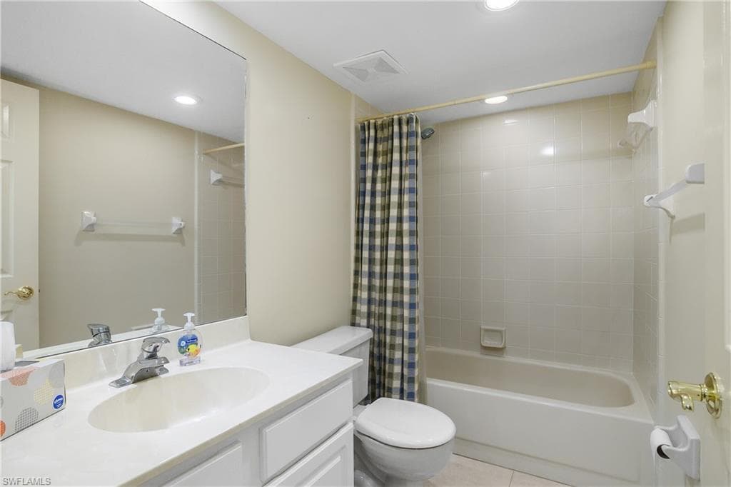 10682 Gulf Shore Dr C102, Naples, FL 34108-24
