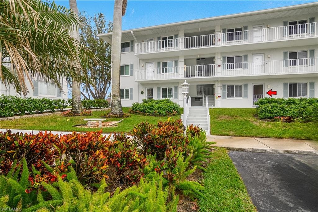 10682 Gulf Shore Dr C102, Naples, FL 34108-4