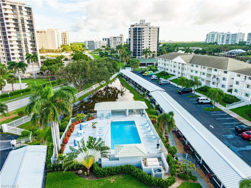 10682 Gulf Shore Dr C102, Naples, FL 34108-8