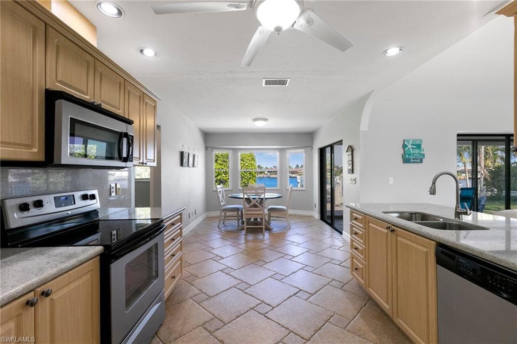 1101 Strawberry Ct, Marco Island, FL 34145-15