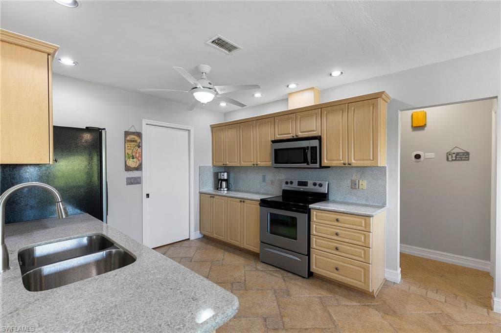 1101 Strawberry Ct, Marco Island, FL 34145-16