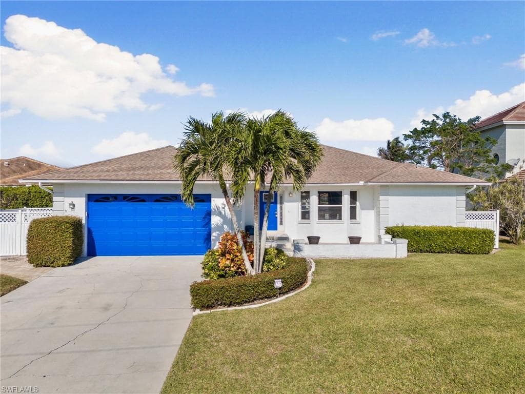 1101 Strawberry Ct, Marco Island, FL 34145-45