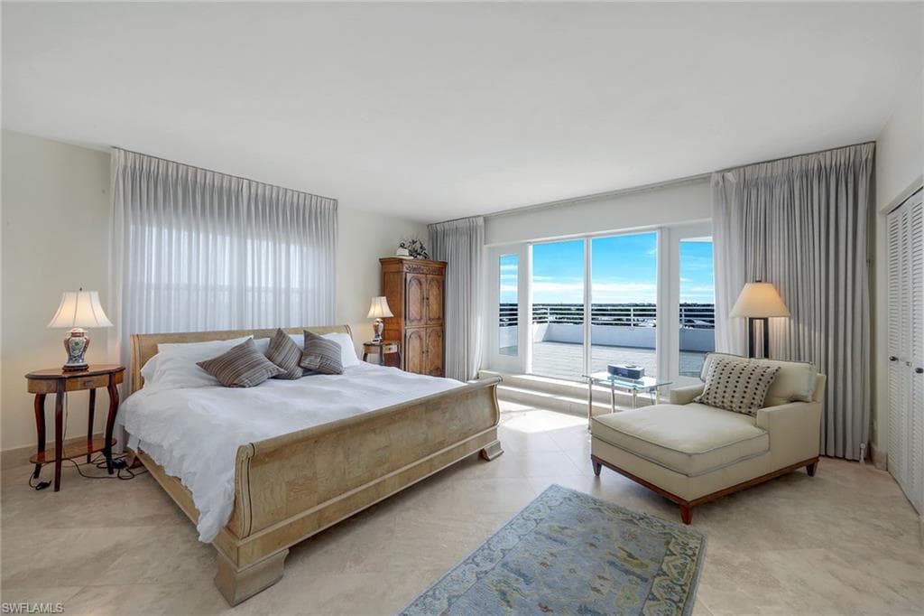 220 Seaview Ct Phc, Marco Island, FL 34145-21