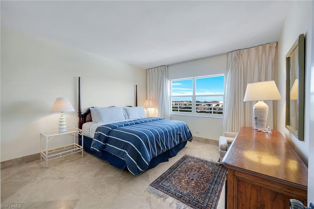 220 Seaview Ct Phc, Marco Island, FL 34145-27