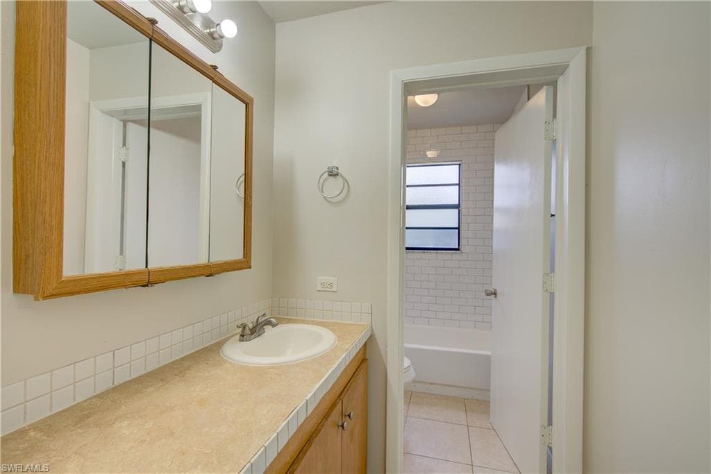 308 17th Pl, Cape Coral, FL 33990-24